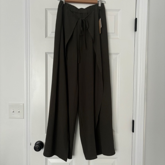 Halogen Wrap Leg Pants with Open Sides - Grey Beluga - Size Small - Picture 4 of 9